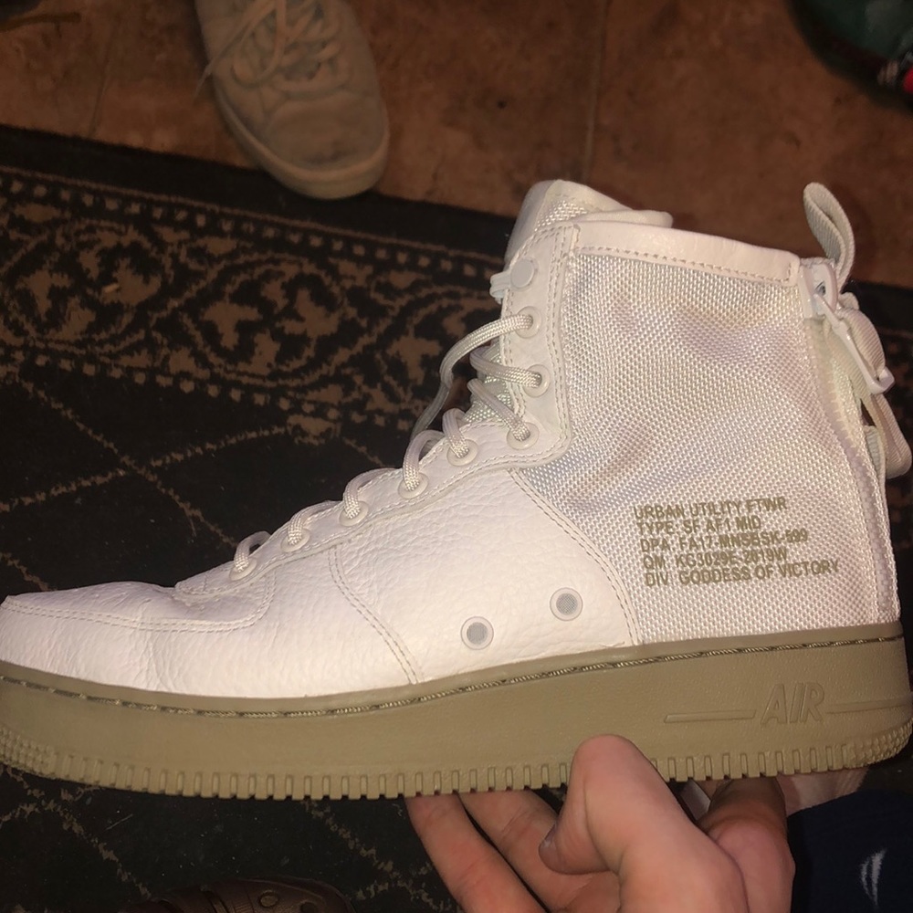 AF1